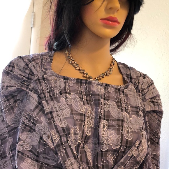 Beautiful lavender, scarves, poncho.in Tokyo. - Picture 5 of 7